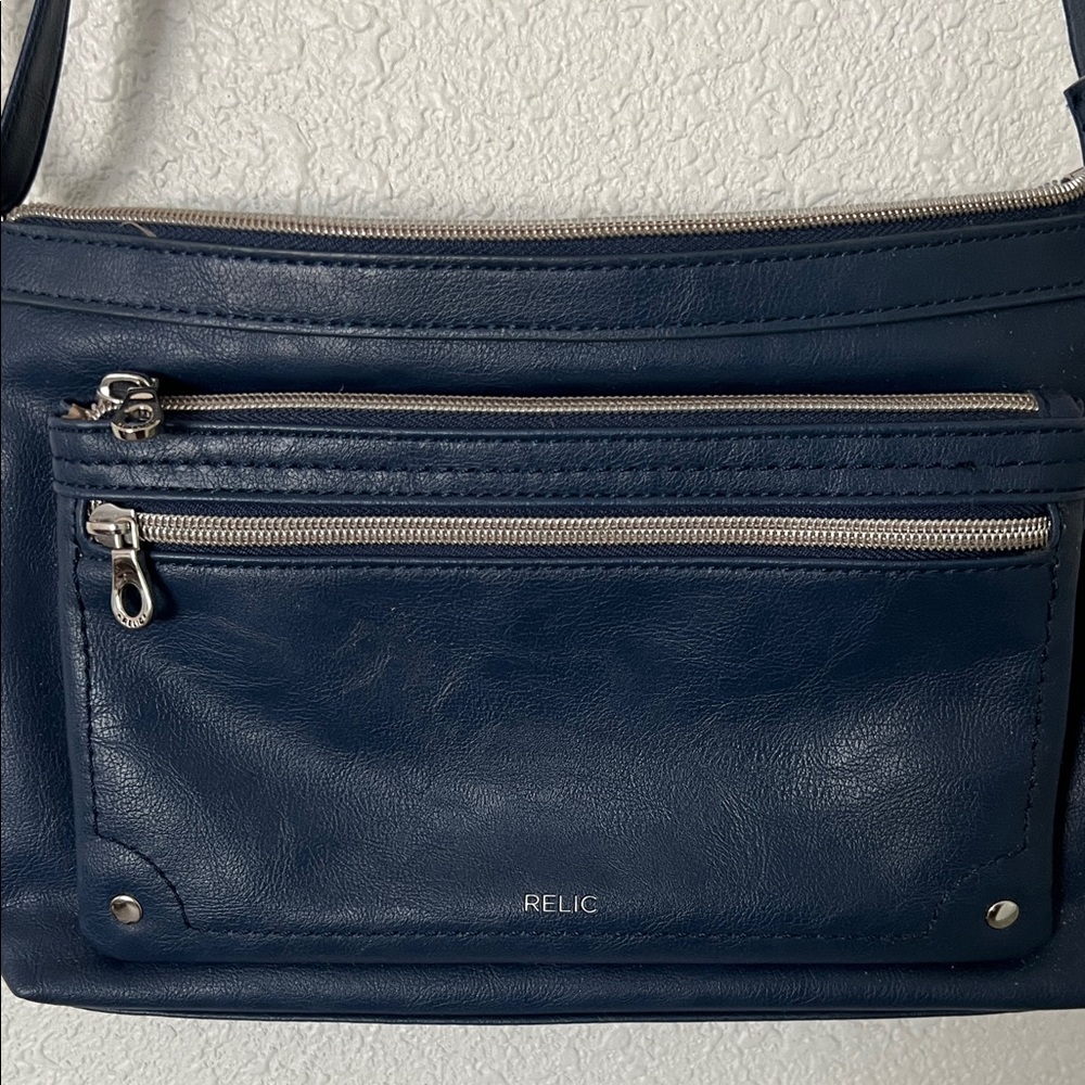 Relic Navy Blue Crossbody Bag with Front Zip Pockets NWOT Relic by Fossil - Picture 3 of 5